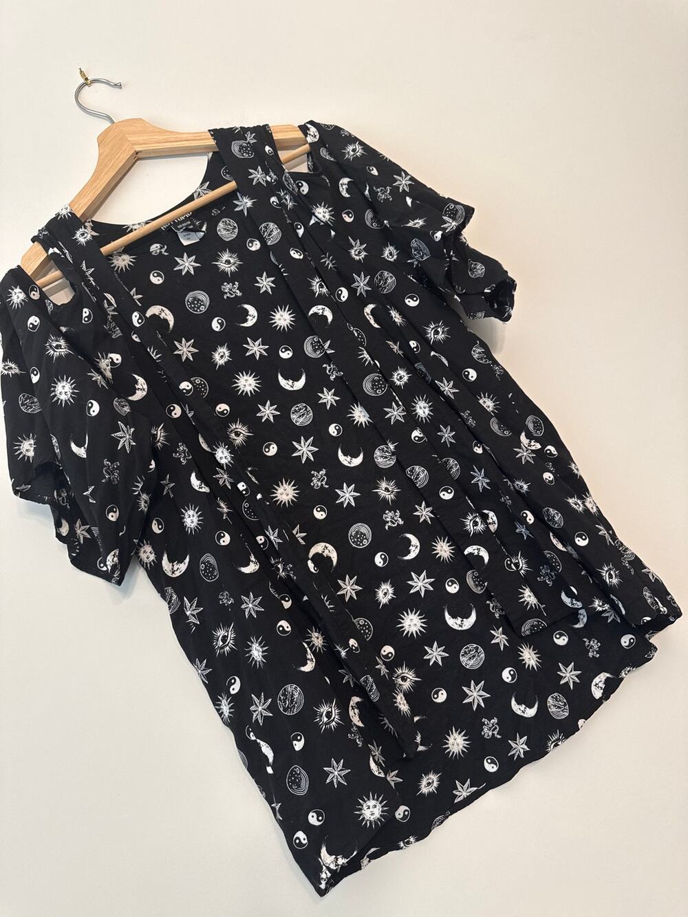 Celestial Moon Star Print Cold Shoulder Top Sm